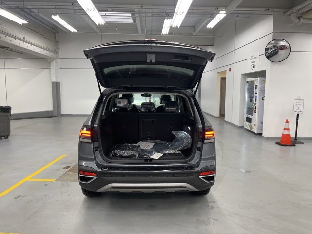 New 2026 Volkswagen Taos SE image 9