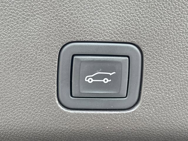 Used 2023 GMC Yukon XL Denali w/ Denali Reserve Package image 33