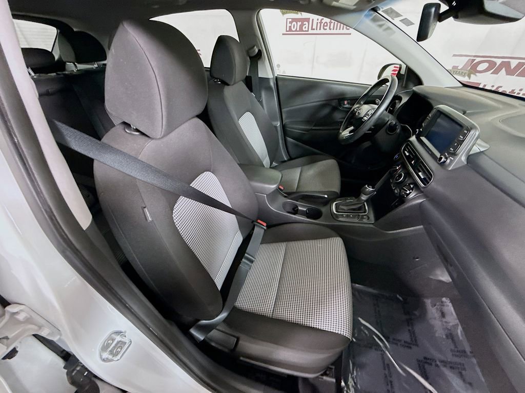 Certified 2021 Hyundai Kona SEL Plus AWD/4WD image 32