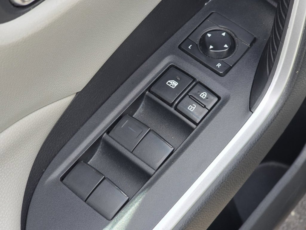 Used 2020 Toyota RAV4 XLE FWD image 26