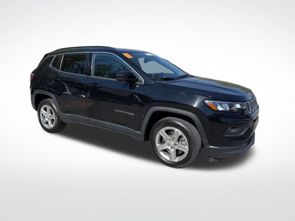 Used 2024 Jeep Compass Latitude image 17