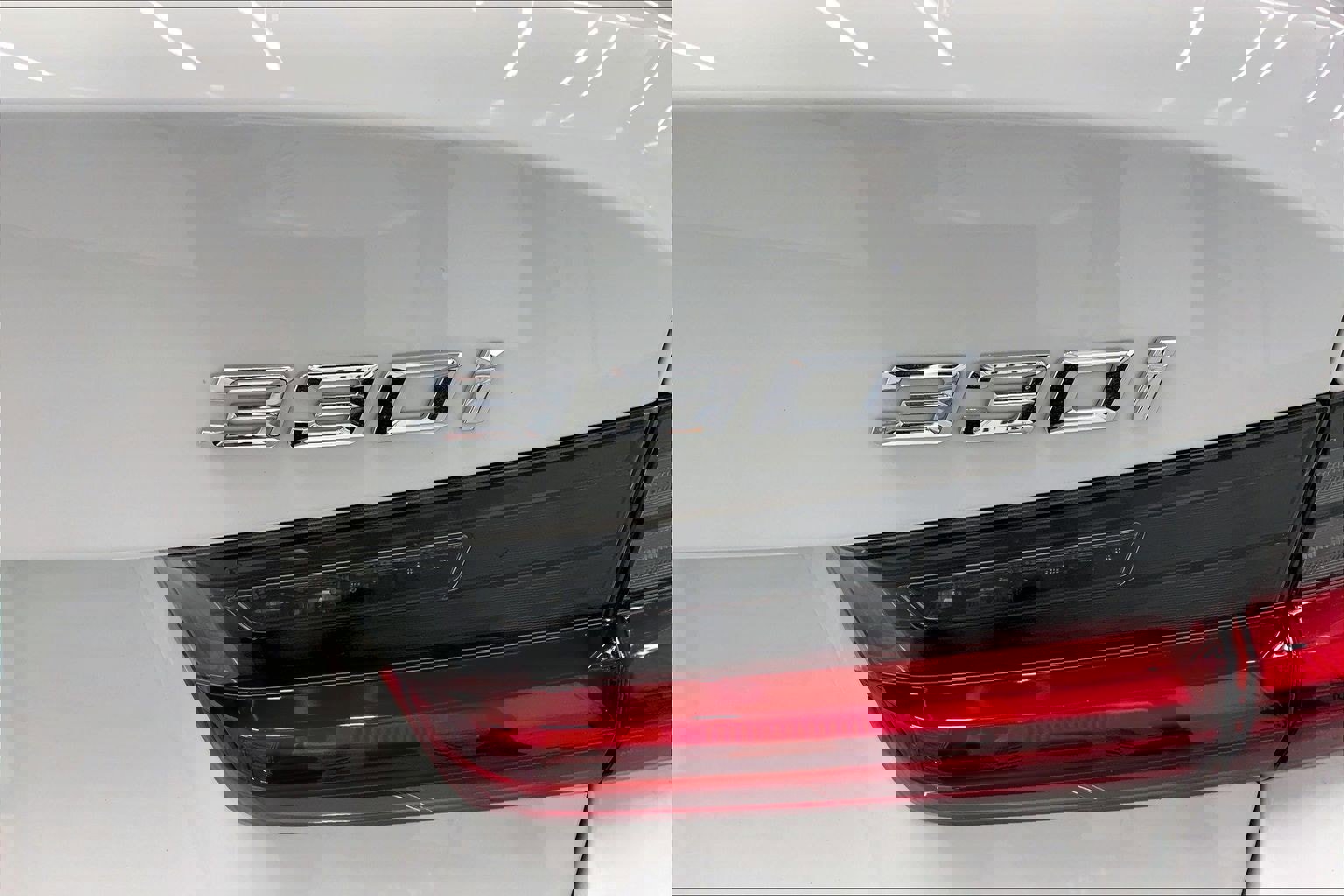 Certified 2023 BMW 330i xDrive Sedan w/ Driving Assistance Package image 7