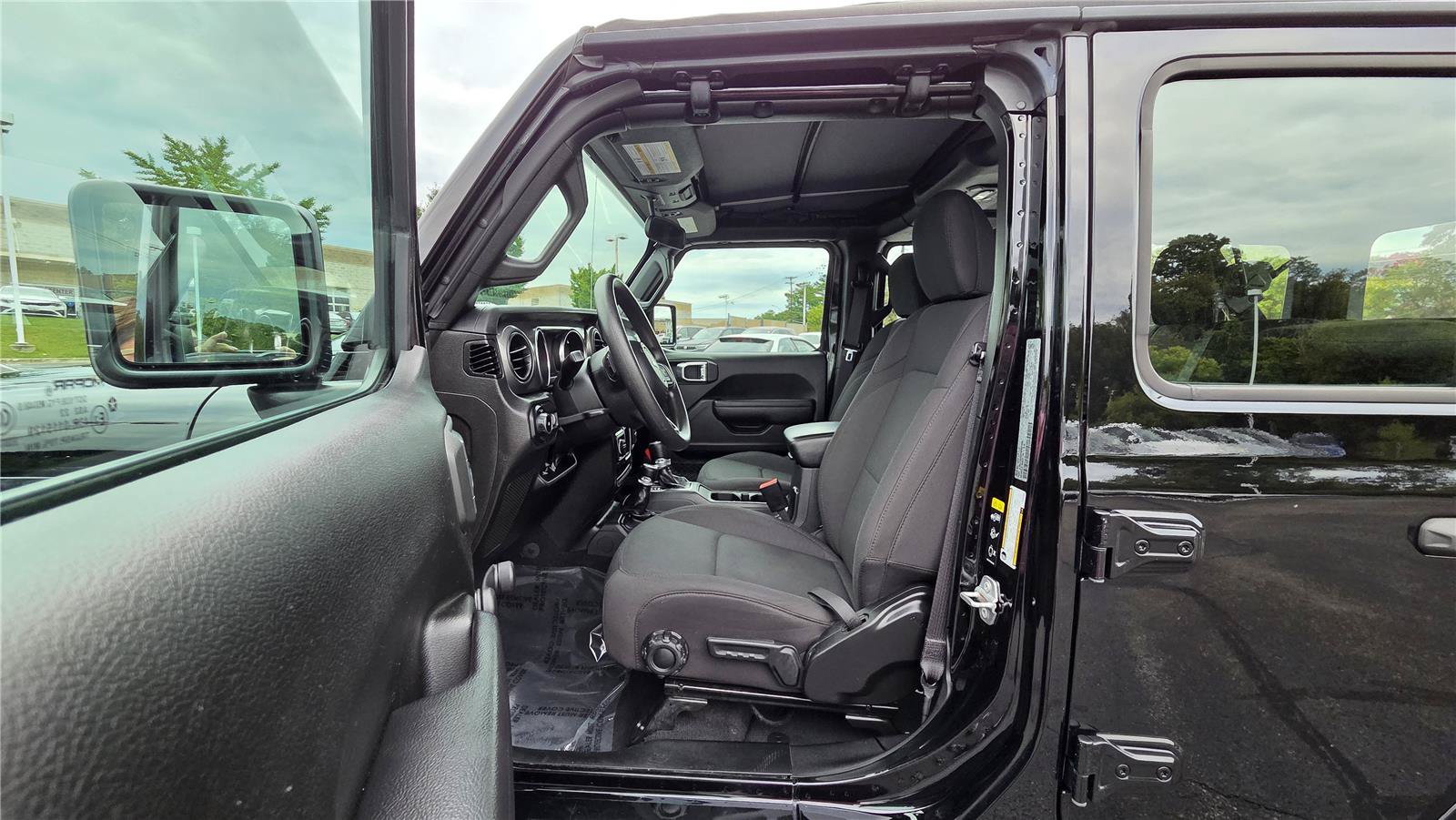 Used 2023 Jeep Wrangler Unlimited Sport AWD/4WD image 14