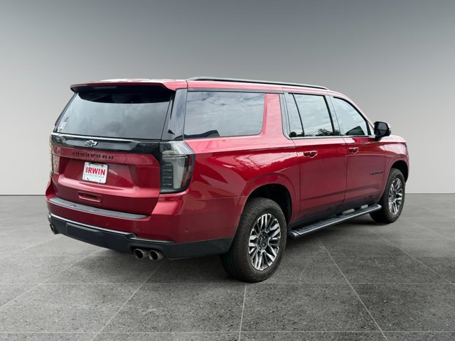 Used 2025 Chevrolet Suburban Z71 w/ Comfort Package AWD/4WD image 5