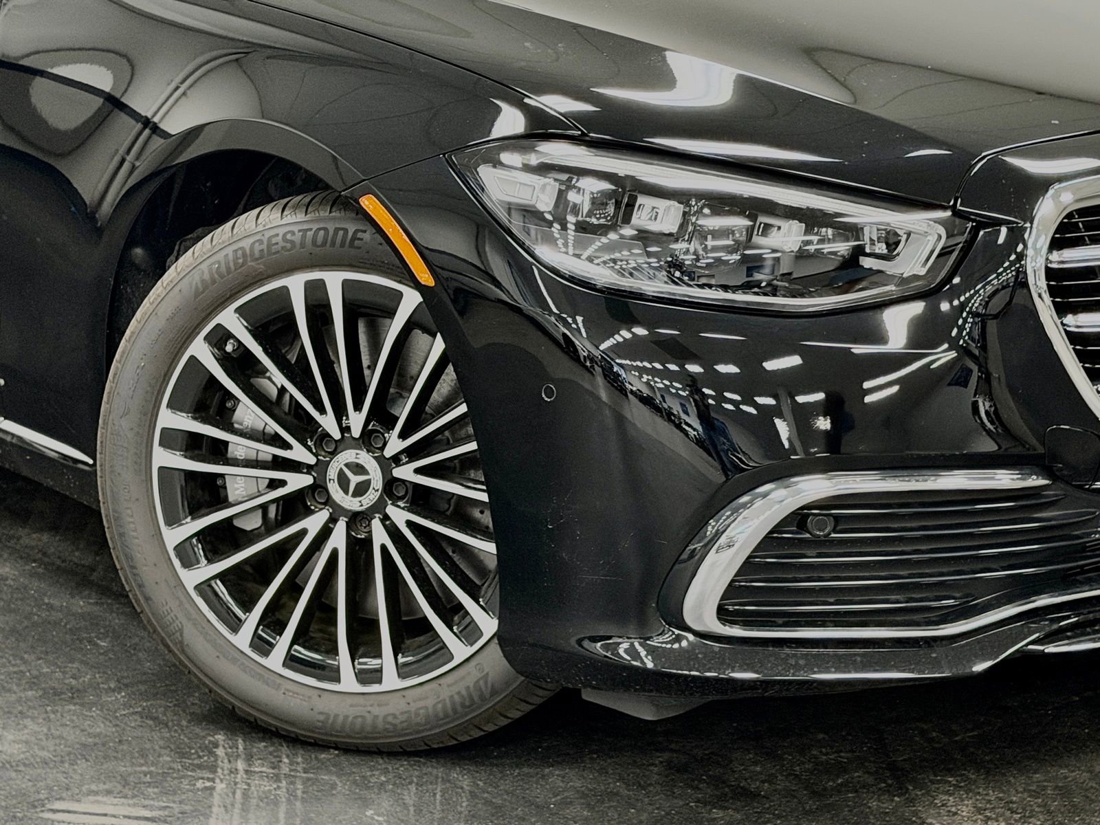 Used 2024 Mercedes-Benz S 580e 4MATIC Sedan image 4