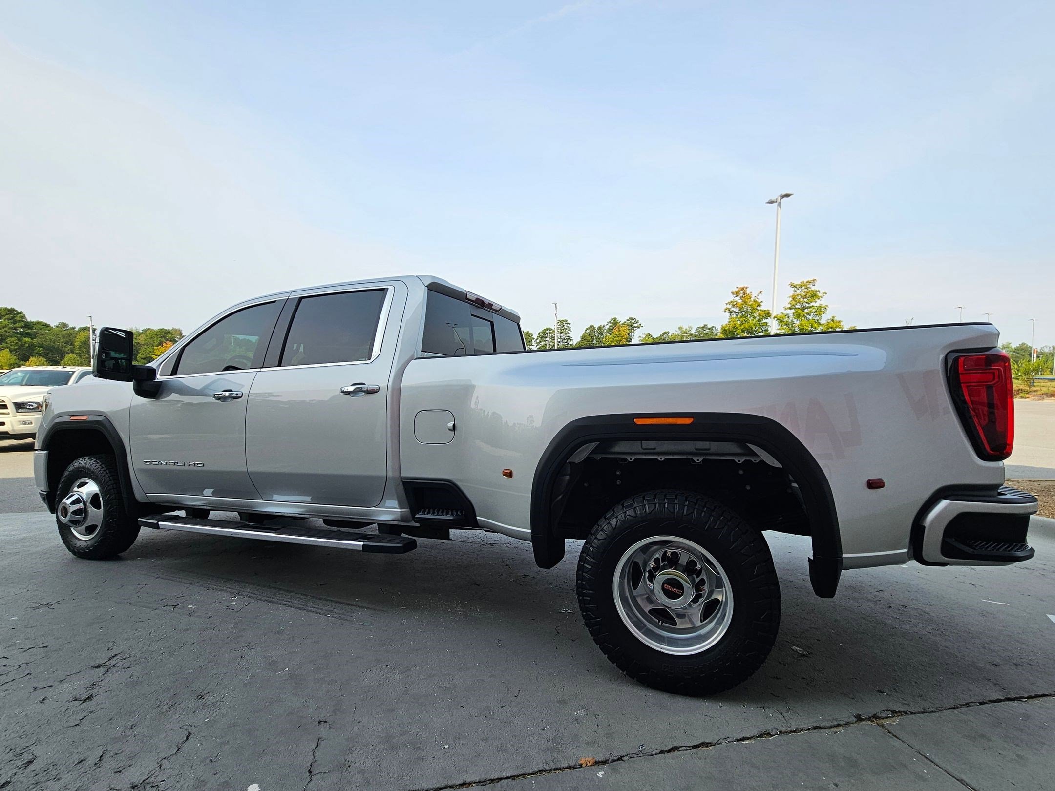 Used 2023 GMC Sierra 3500 Denali image 5