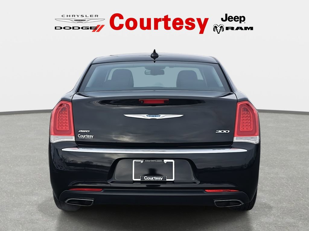 Used 2022 Chrysler 300 Touring AWD/4WD image 6