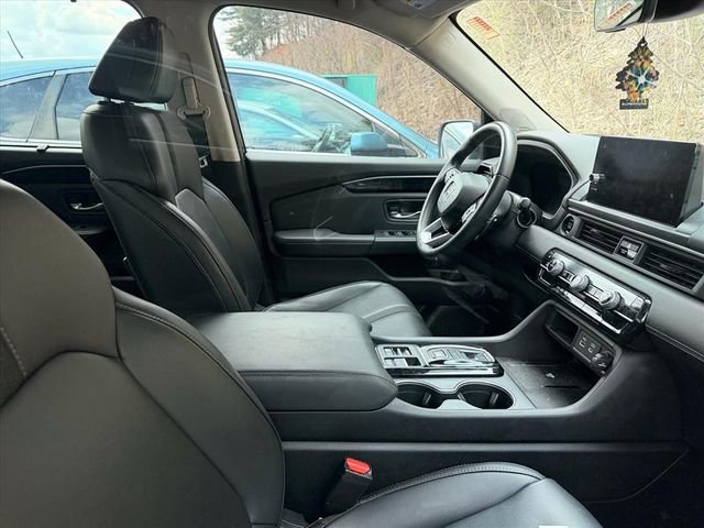 Used 2024 Honda Pilot Touring image 3