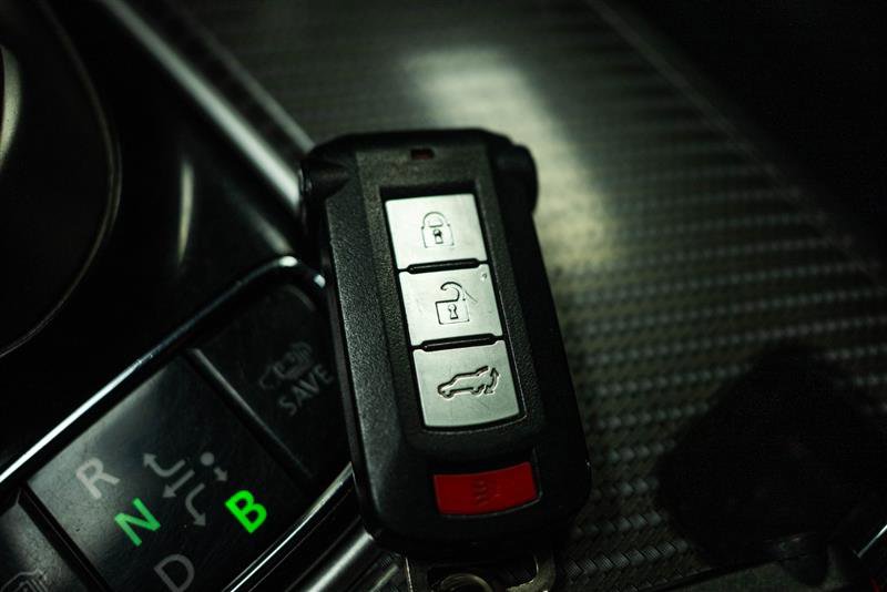 Used 2020 Mitsubishi Outlander SEL image 23