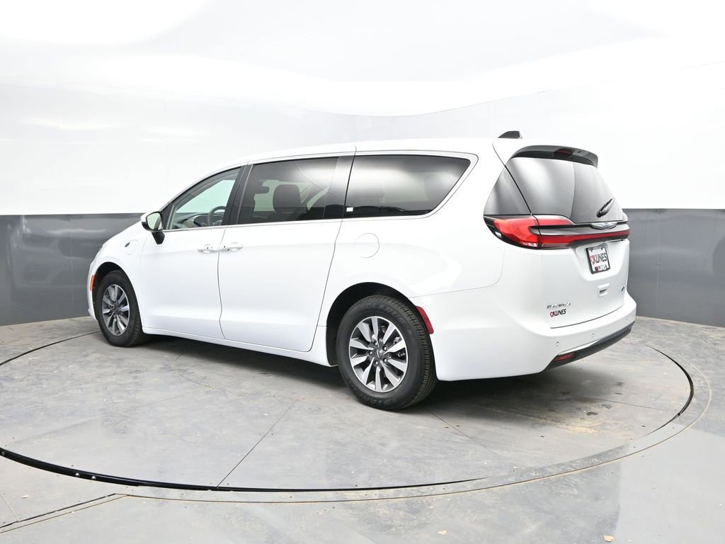 Used 2023 Chrysler Pacifica Touring-L FWD image 7