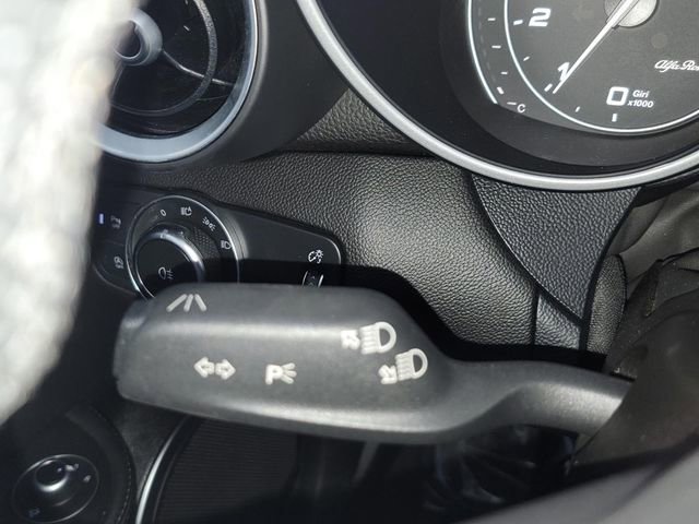 Used 2021 Alfa Romeo Giulia Ti w/ Nero Edizione image 16