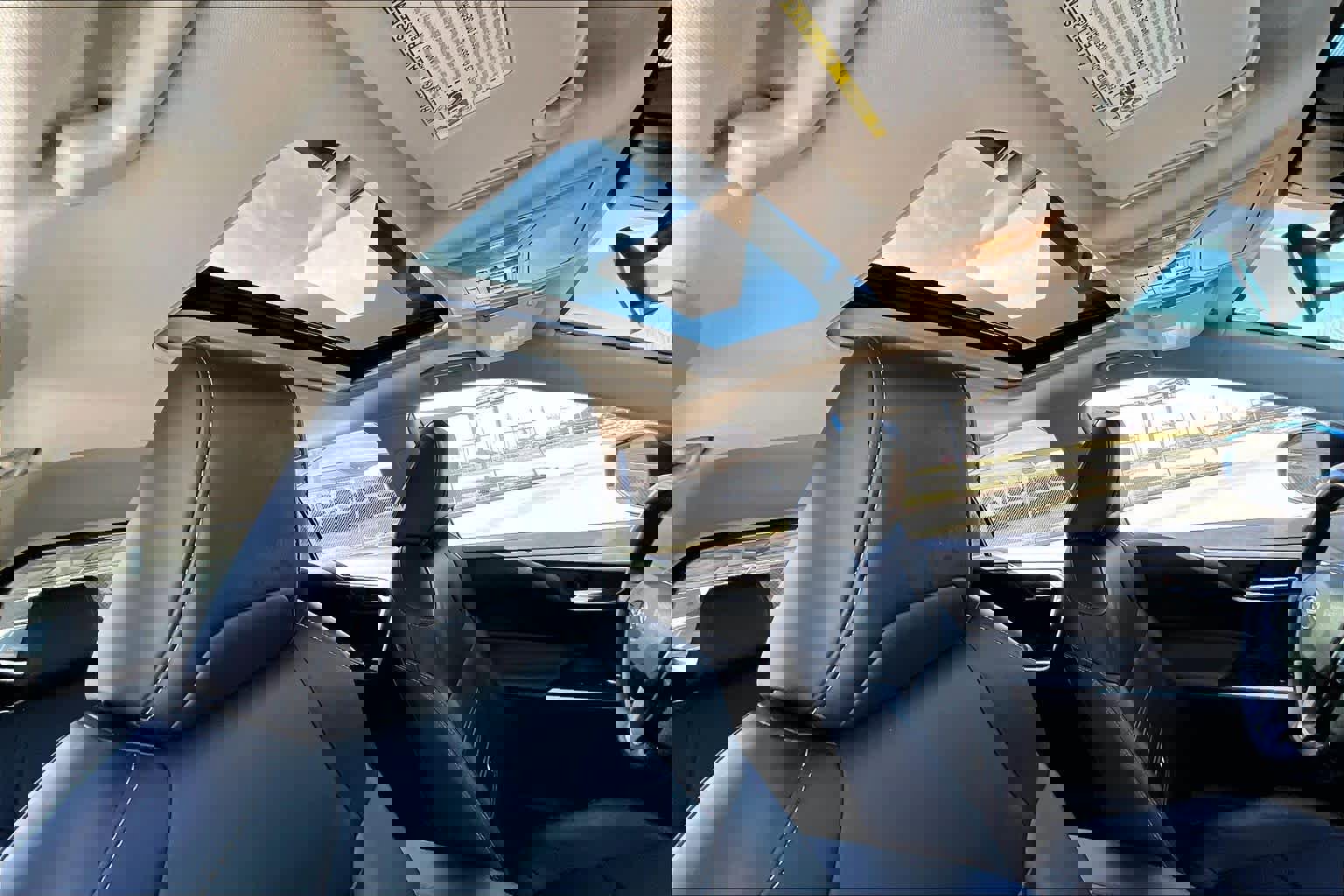 Used 2021 Toyota RAV4 XLE Premium image 14