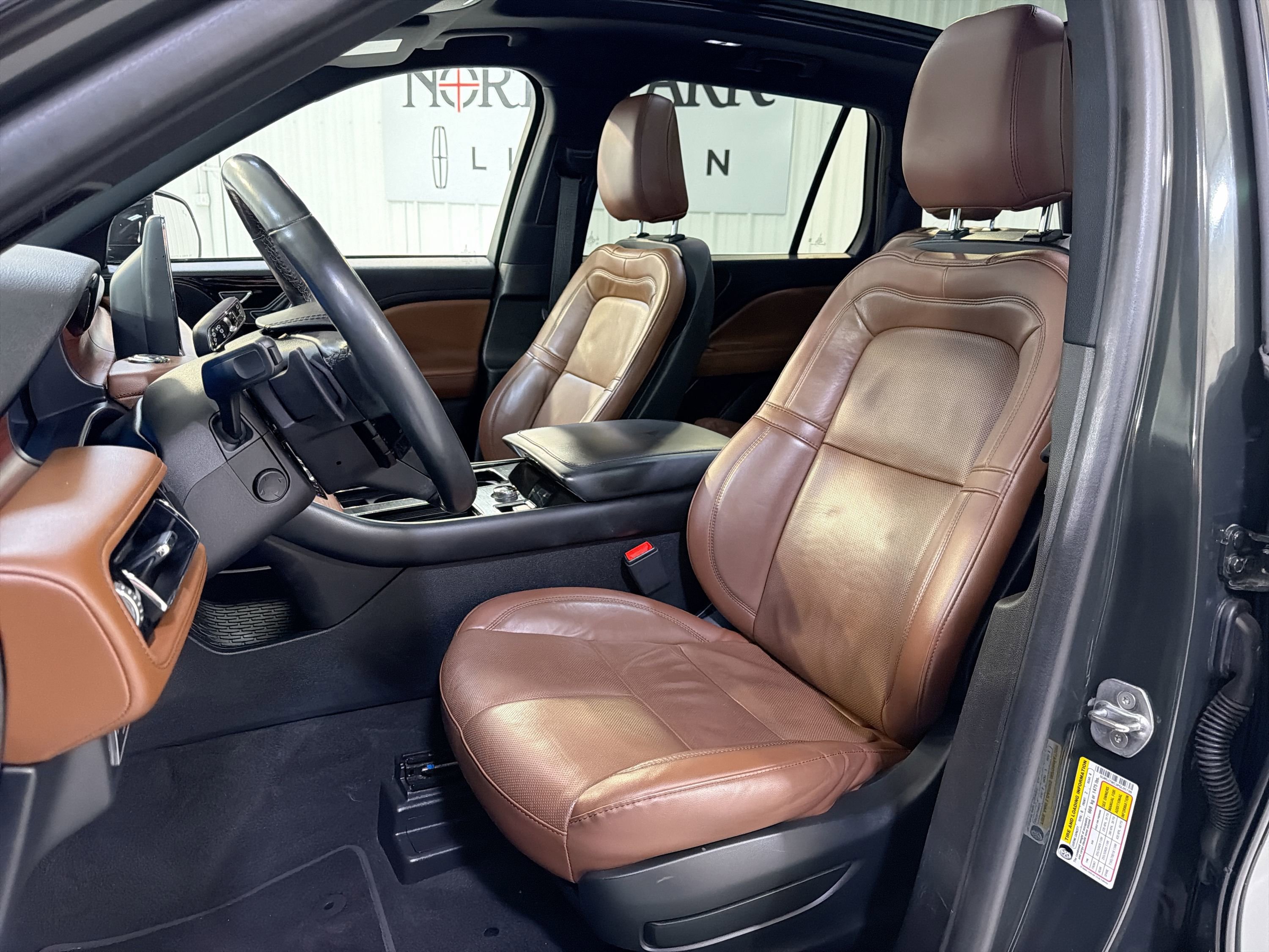 Used 2023 Lincoln Aviator Reserve w/ Equipment Group 201A RWD image 10