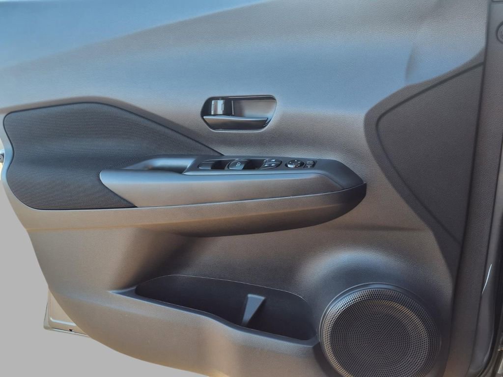 Certified 2025 Nissan Kicks Play S image 18