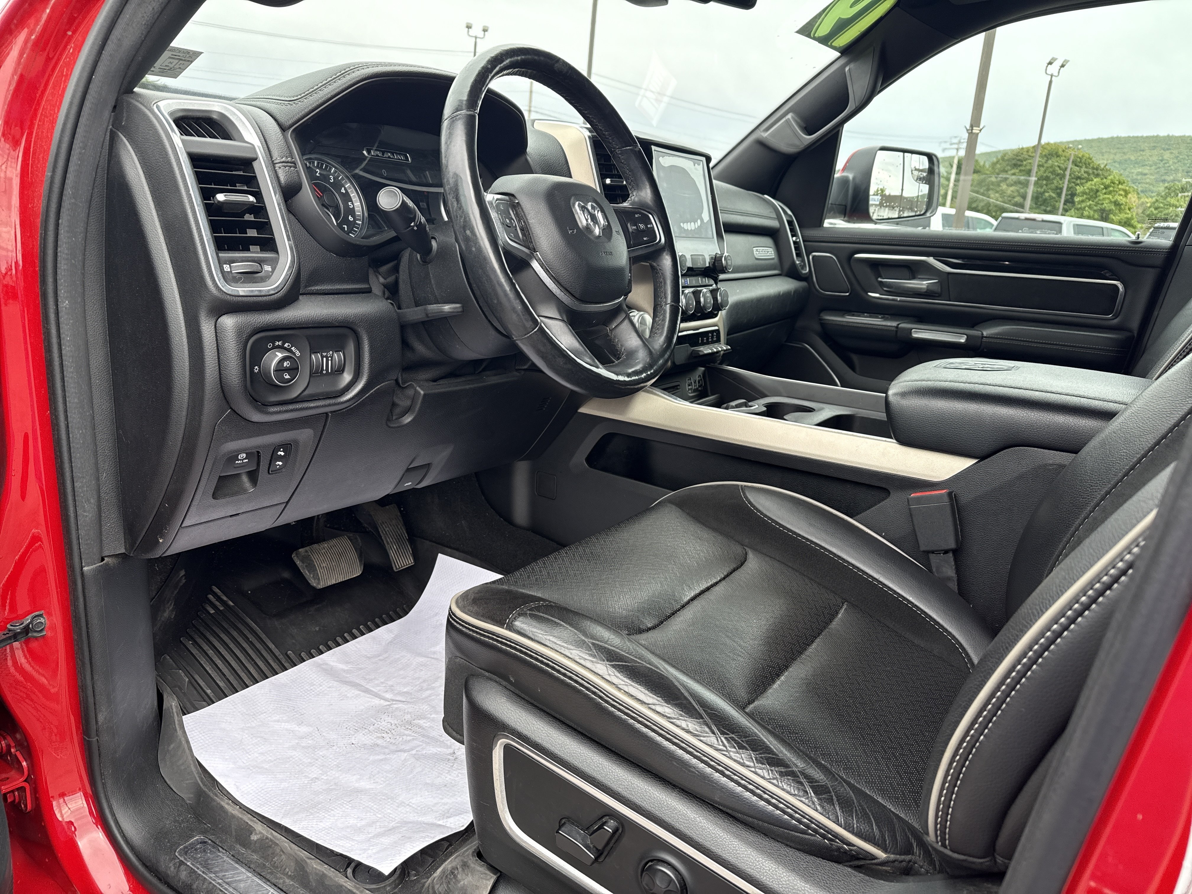 Used 2019 RAM 1500 Laramie AWD/4WD image 15