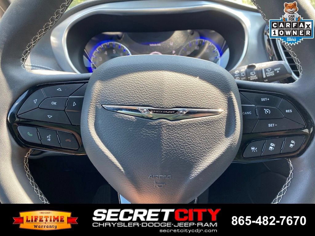 Used 2025 Chrysler Pacifica Limited FWD image 17