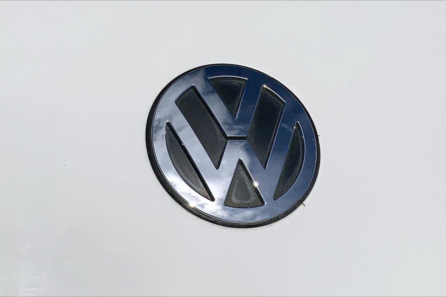 Used 2010 Volkswagen Beetle Coupe FWD image 28