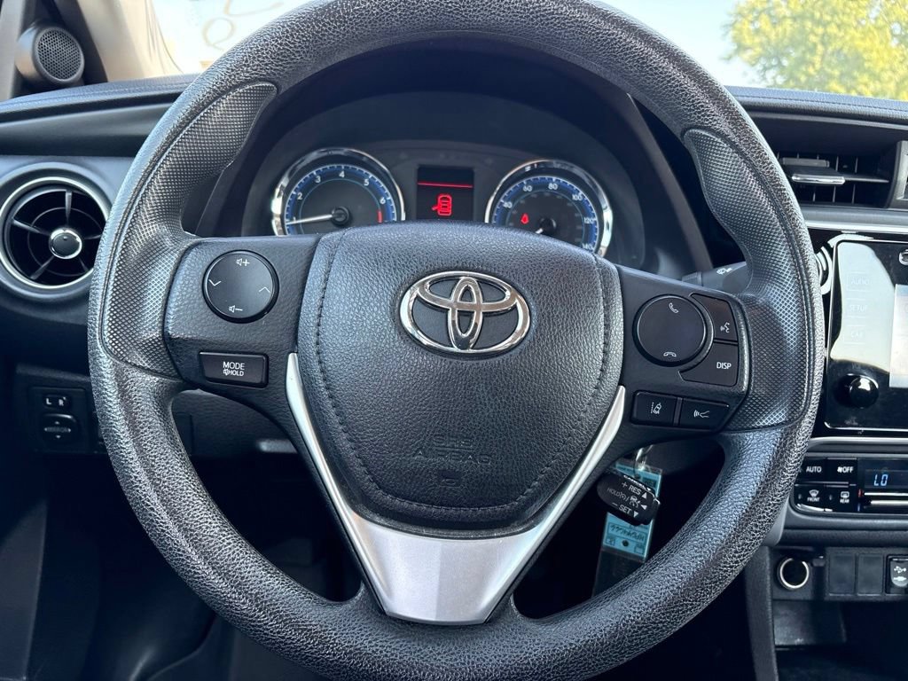 Used 2017 Toyota Corolla LE FWD image 18