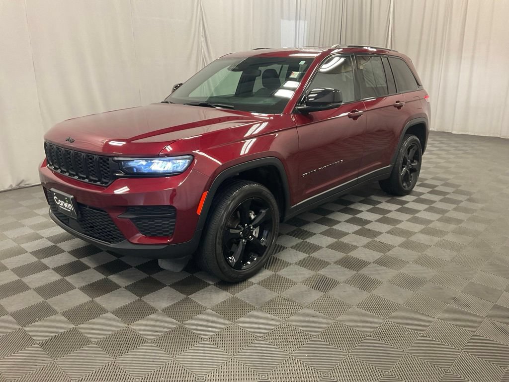 Used 2024 Jeep Grand Cherokee Altitude AWD/4WD image 5
