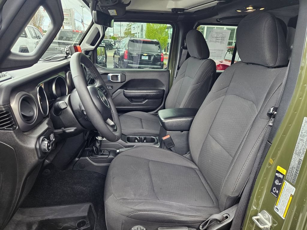 Used 2023 Jeep Gladiator Sport AWD/4WD image 12
