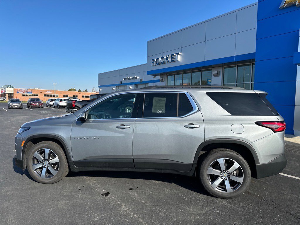 Used 2023 Chevrolet Traverse LT w/ LT Premium Package AWD/4WD image 8