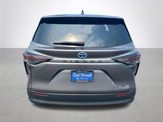 Certified 2024 Toyota Sienna LE FWD image 9