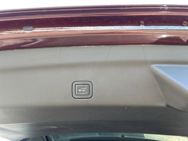 Used 2023 GMC Yukon SLT image 31