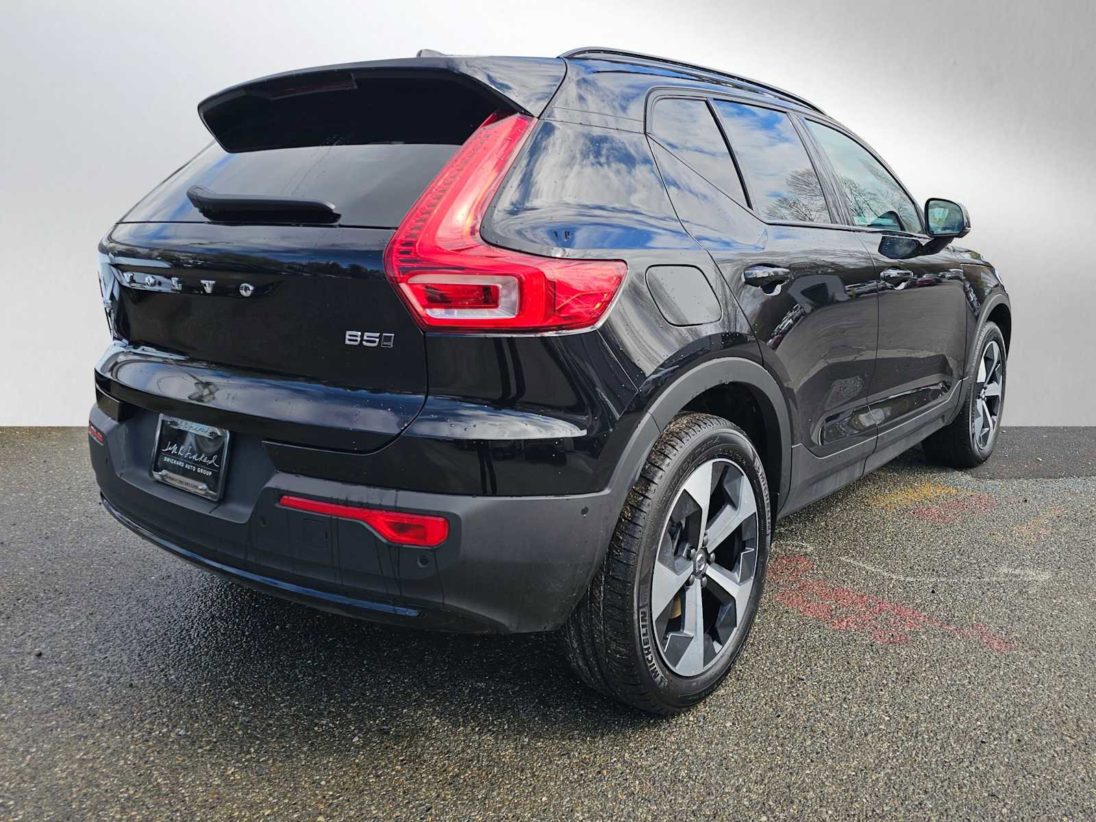Used 2025 Volvo XC40 B5 Plus w/ Protection Package Premier image 3