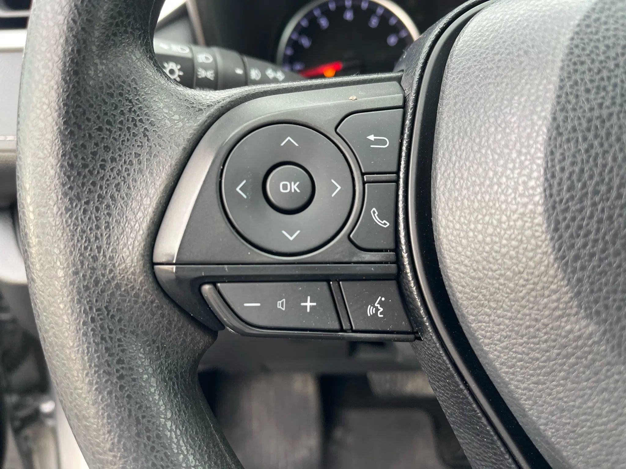 Used 2021 Toyota RAV4 XLE image 23