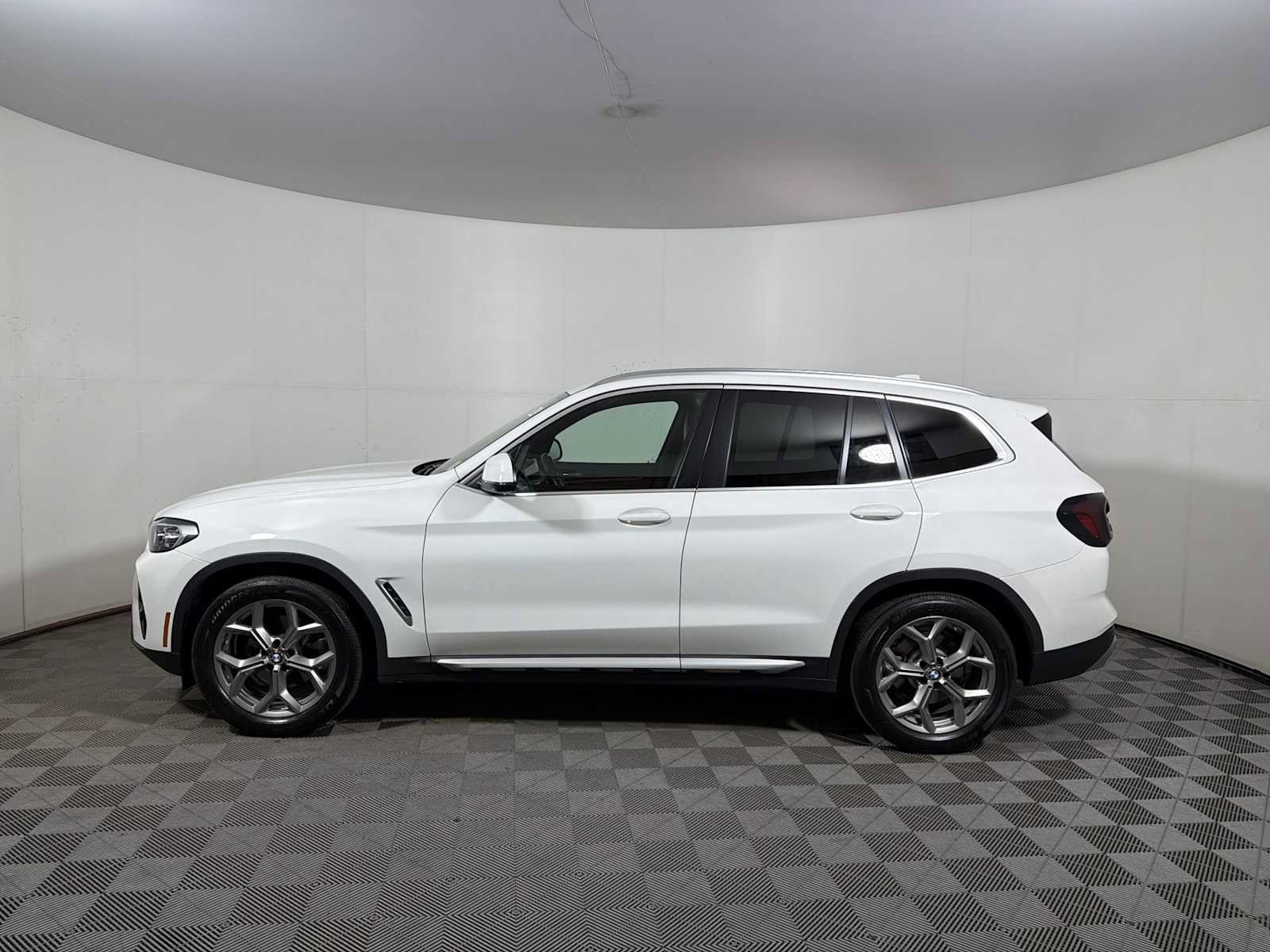 Used 2023 BMW X3 xDrive30i w/ Convenience Package AWD/4WD image 4