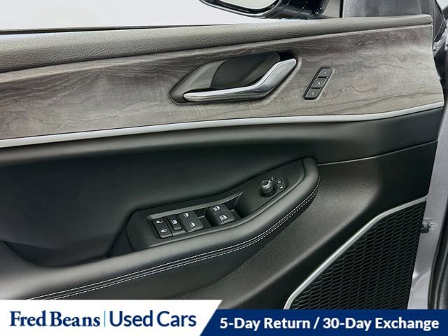 Used 2024 Jeep Grand Cherokee Limited w/ Black Appearance Package image 19