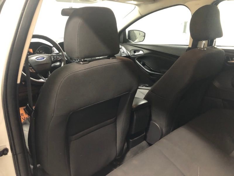 Used 2016 Ford Focus SE w/ SE Power Seat Package image 16