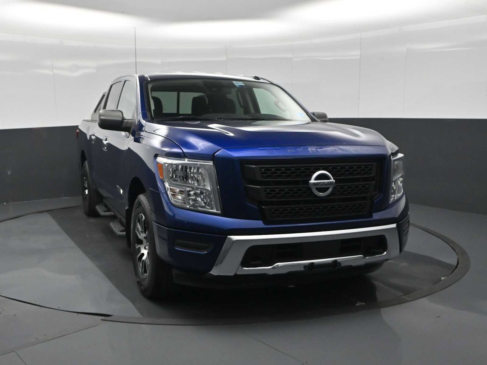 Used 2021 Nissan Titan SV w/ Accessory Utility Package AWD/4WD image 3