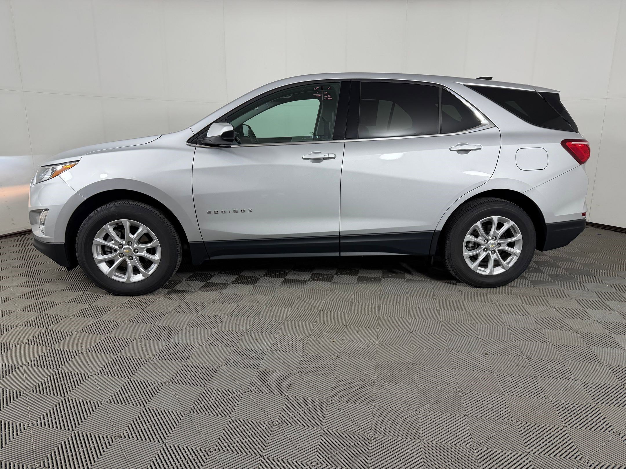 Used 2020 Chevrolet Equinox LT AWD/4WD image 2