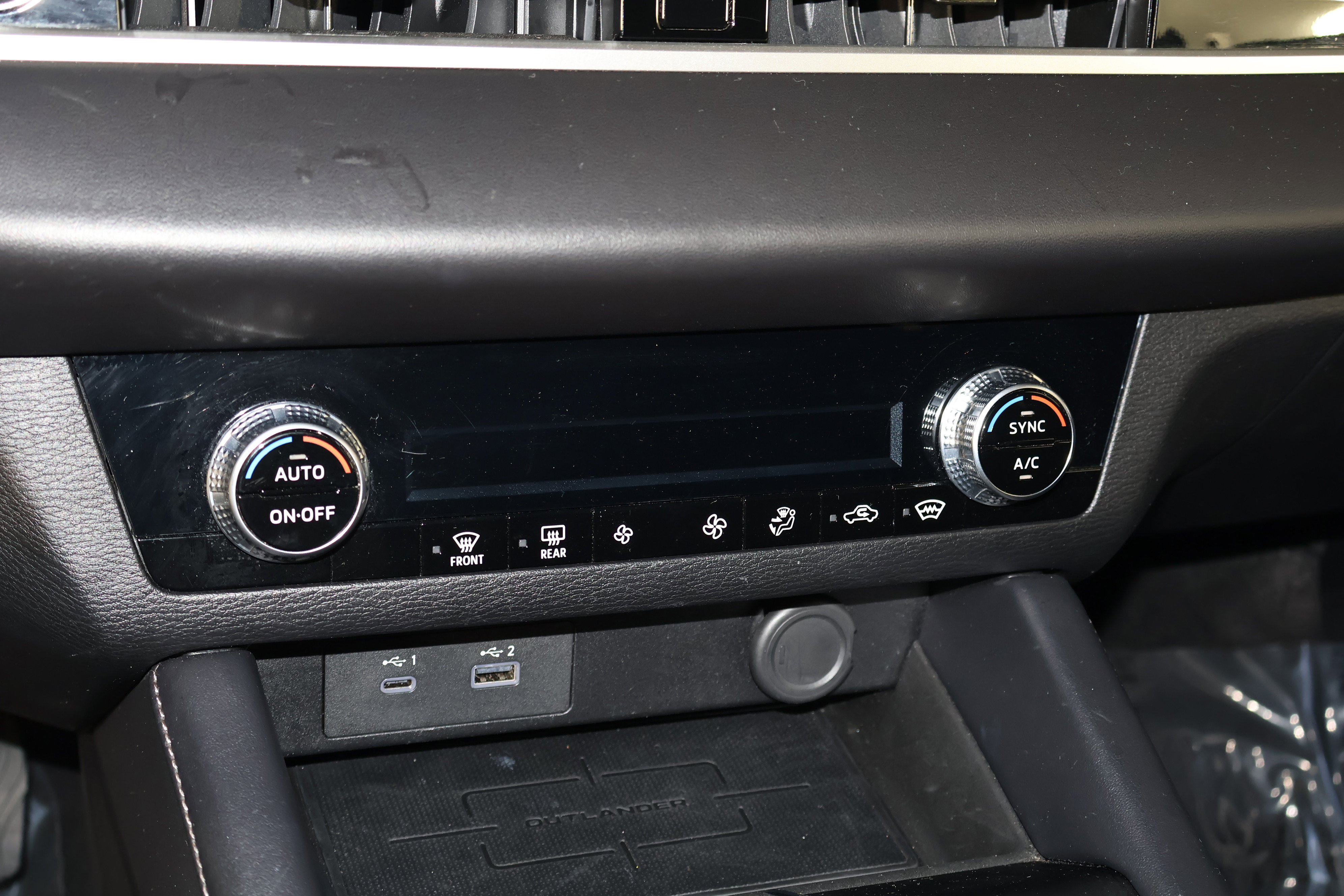 Used 2024 Mitsubishi Outlander ES image 28