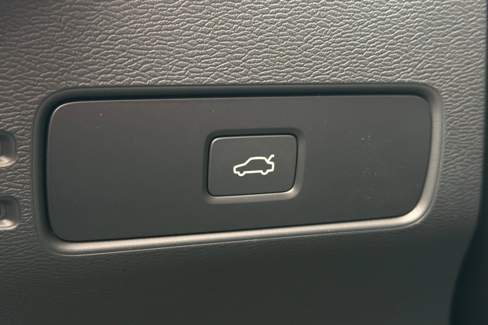 Used 2024 Volvo XC40 Recharge Ultimate w/ Protection Package Premier AWD/4WD image 32