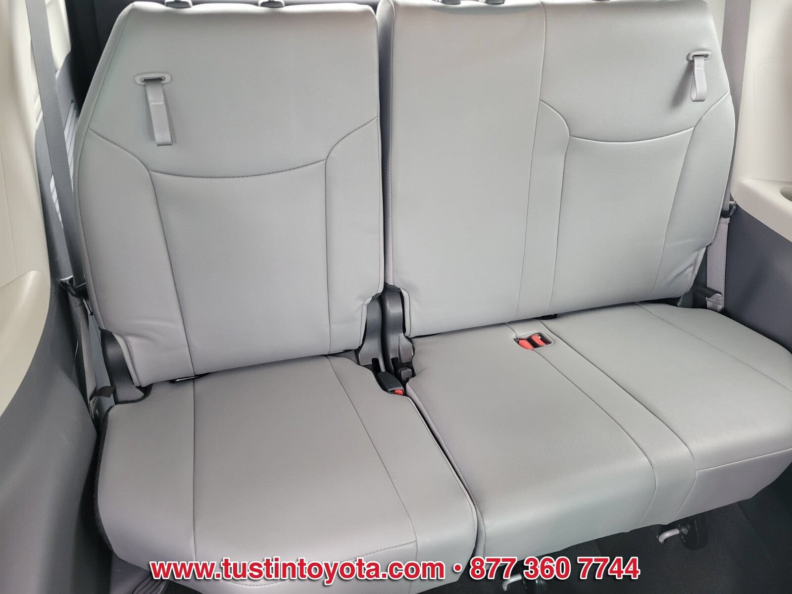 Certified 2023 Toyota Sienna XLE FWD image 15