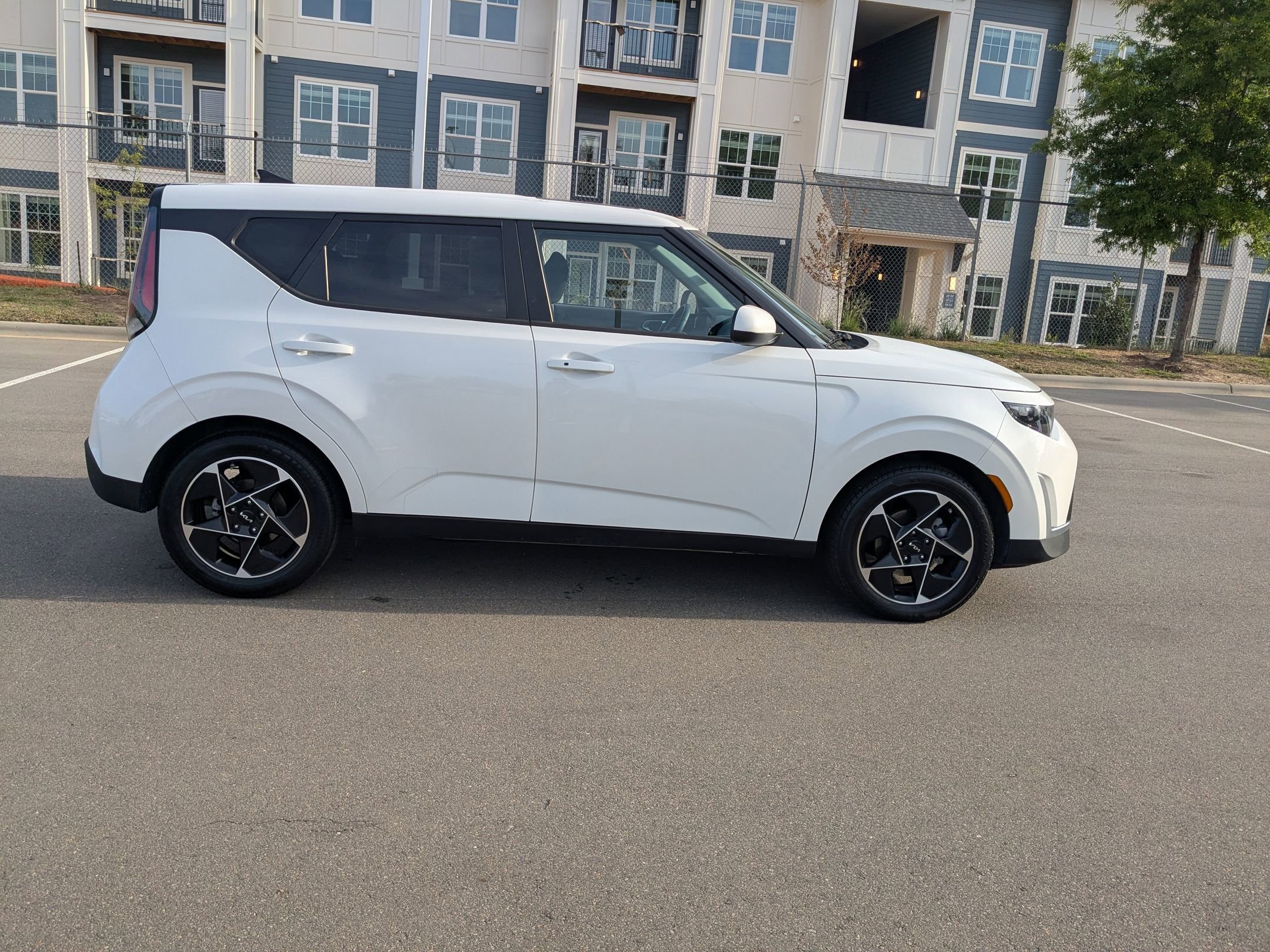 Used 2024 Kia Soul EX FWD image 3