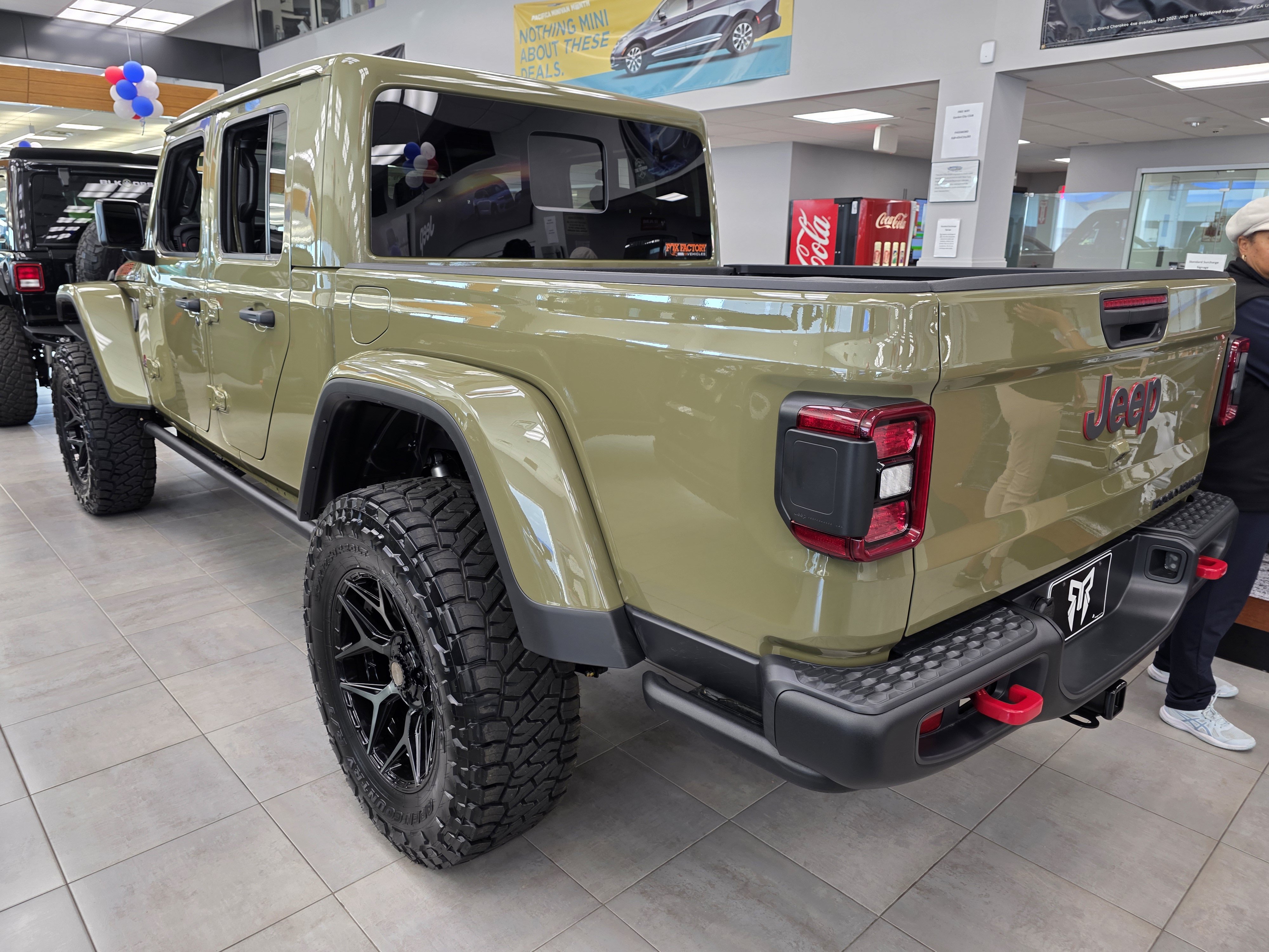 New 2026 Jeep Gladiator Rubicon w/ Technology Group AWD/4WD image 3
