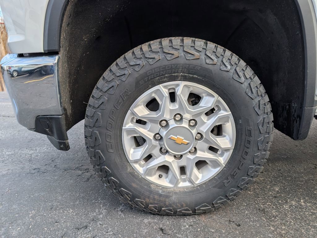 Used 2022 Chevrolet Silverado 2500 LT w/ Convenience Package image 9