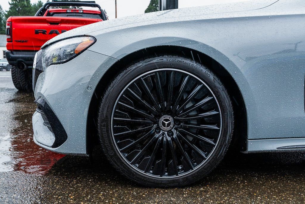 Used 2024 Mercedes-Benz E 350 4MATIC Sedan image 4