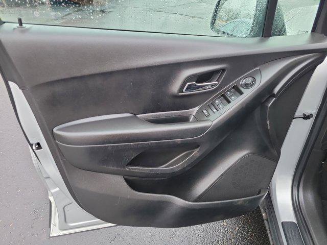 Used 2021 Chevrolet Trax LT w/ Redline Edition image 15