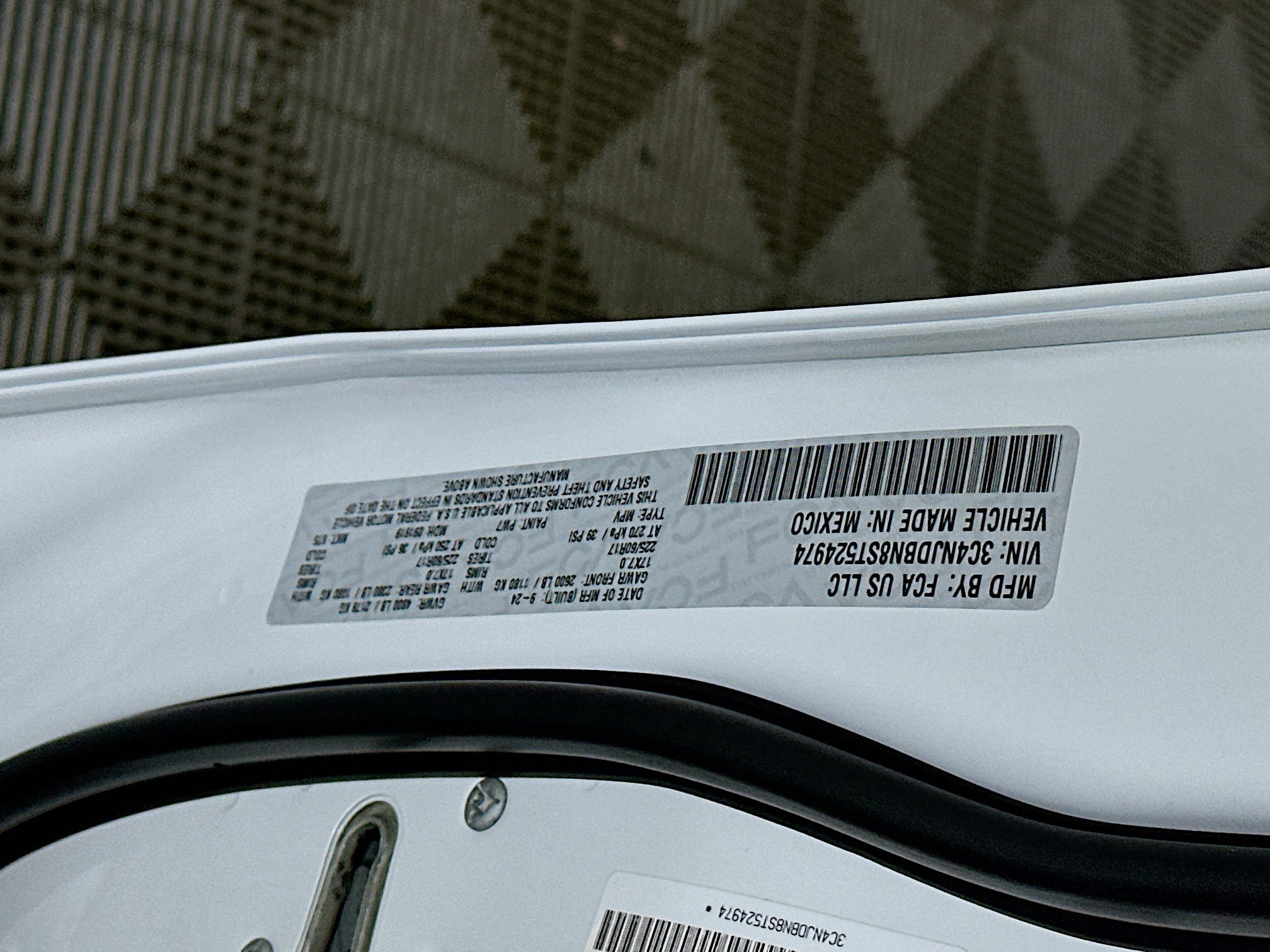 Used 2025 Jeep Compass Latitude image 12