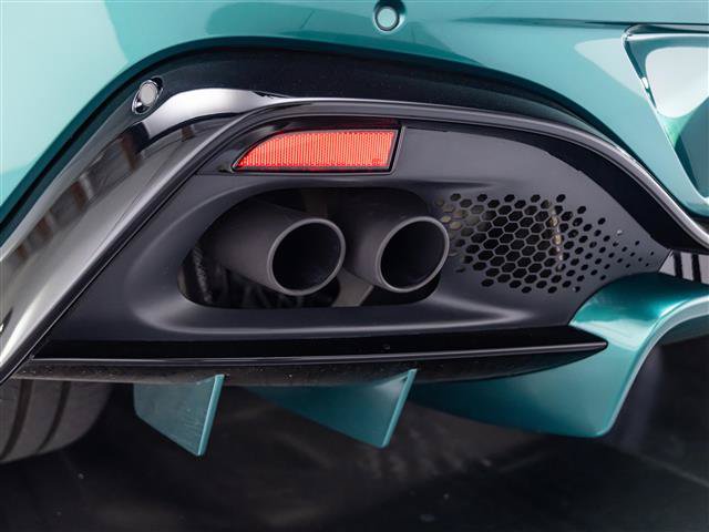 Used 2023 Aston Martin V8 Vantage Coupe RWD image 38