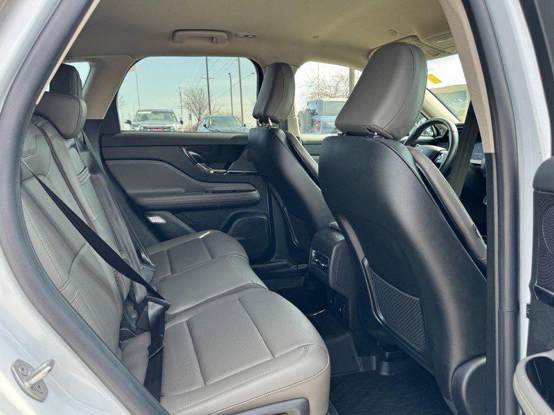 Used 2025 Lincoln Corsair Reserve w/ Rear Removable Package Tray image 13