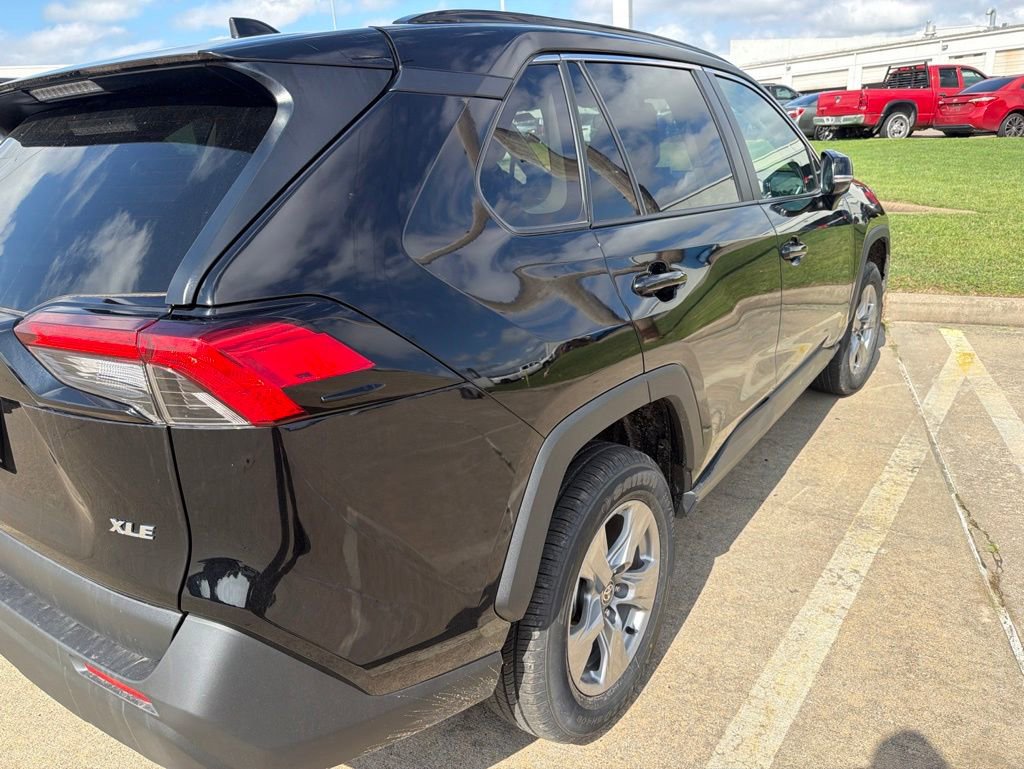Used 2025 Toyota RAV4 XLE FWD image 5
