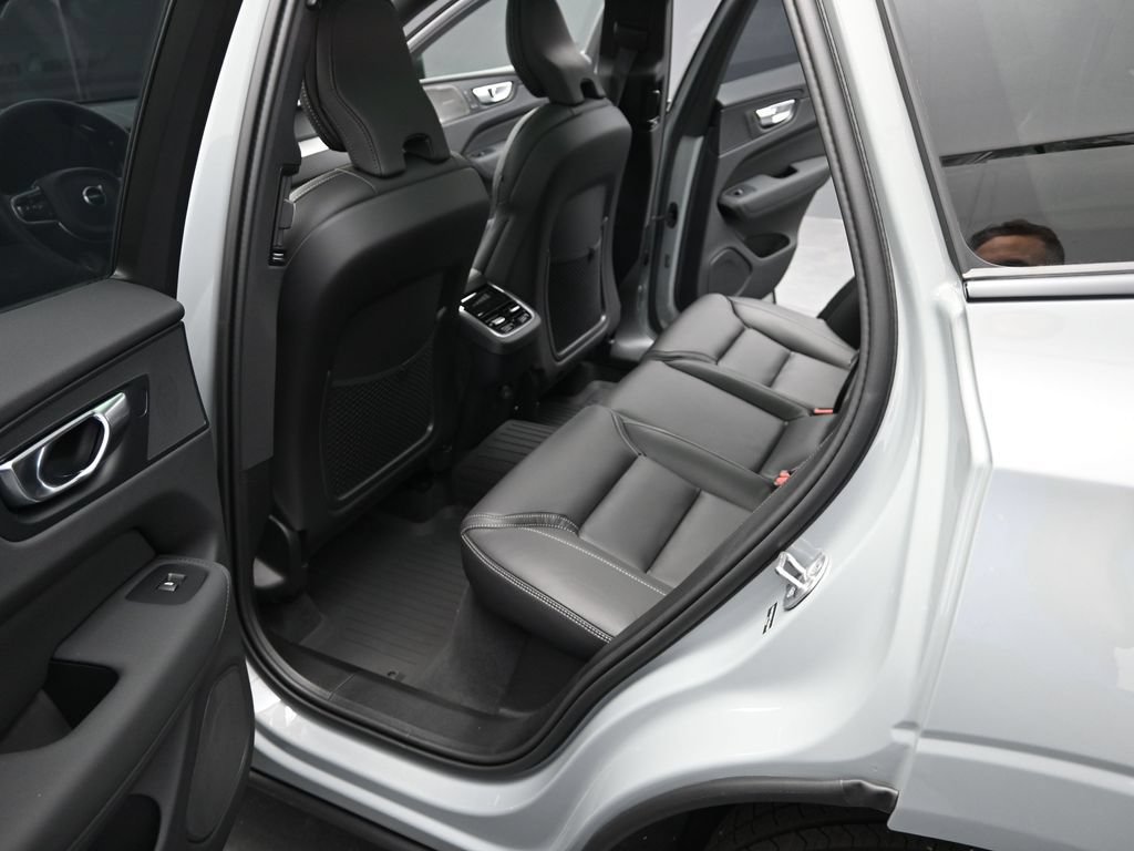 New 2026 Volvo XC60 B5 Ultra w/ Climate Package AWD/4WD image 12