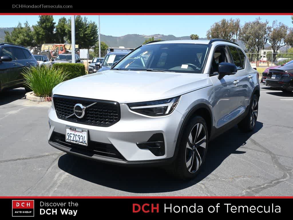 Used 2023 Volvo XC40 B5 Ultimate w/ Protection Package Premier AWD/4WD image 1