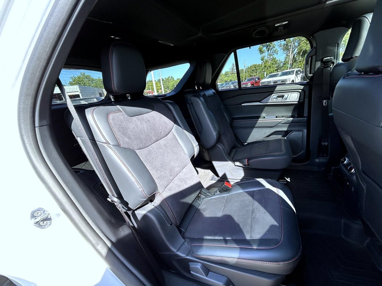 Used 2025 Ford Explorer ST AWD/4WD image 18
