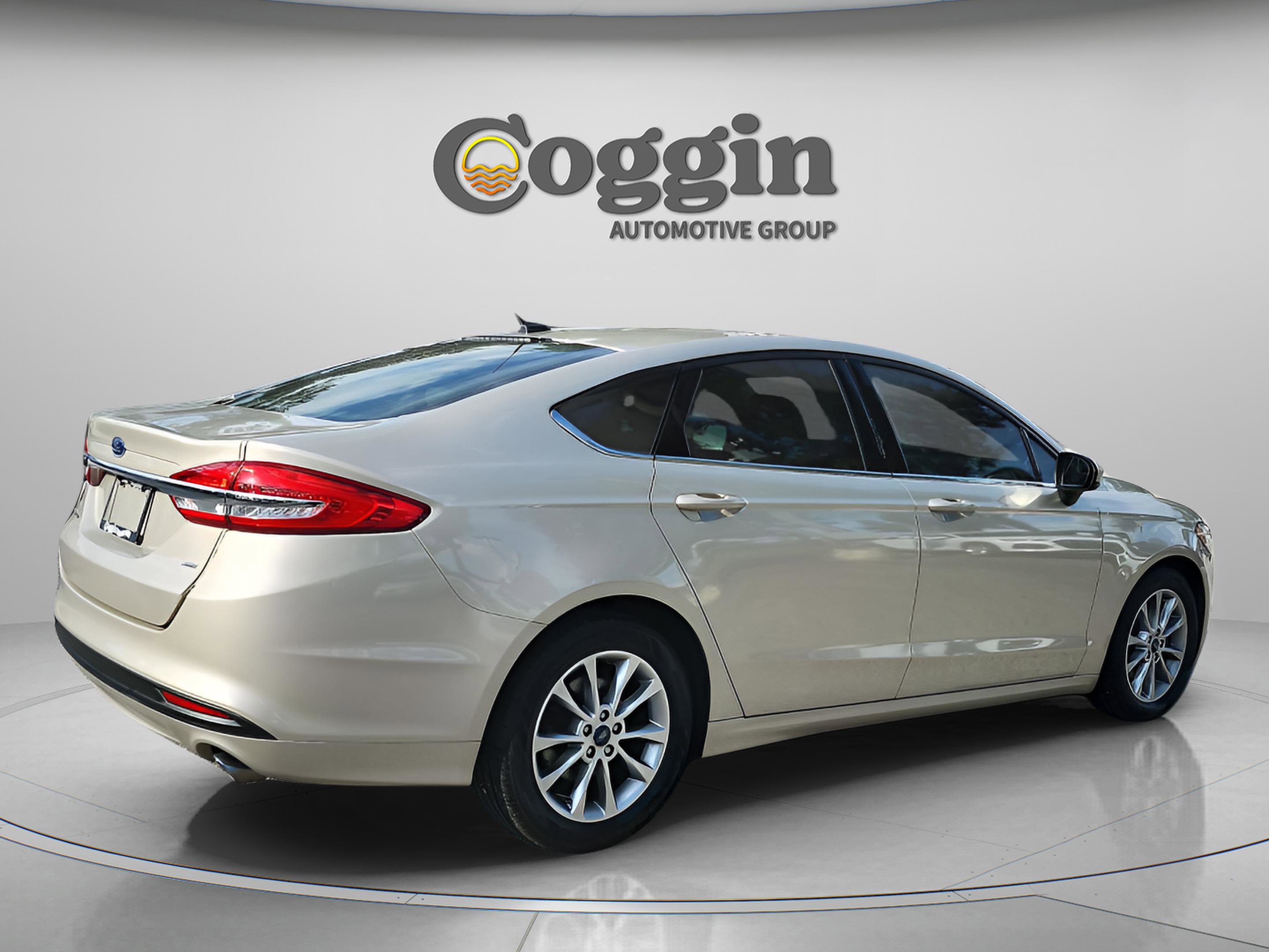 Used 2017 Ford Fusion SE image 5